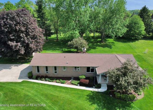 Property at 10079 Woodland Acres Dr, Grand Ledge, MI 48837, 3 beds, 2.5 baths