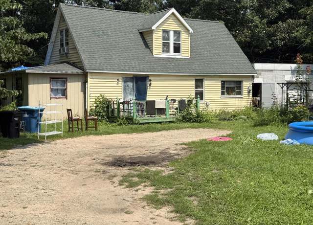 Property at 40 Kellogg St, Battle Creek, MI 49037, 3 beds, 1 bath