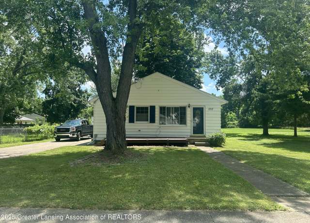 Property at 1717 Reo Rd, Lansing, MI 48910, 3 beds, 1 bath