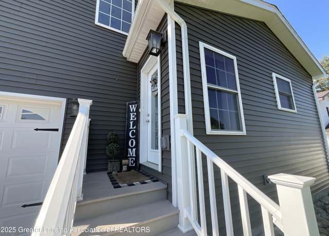 Property at 272 E 5 Point Hwy, Charlotte, MI 48813, 3 beds, 2 baths