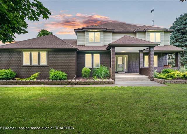 Property at 527 Day Rd, Owosso, MI 48867, 5 beds, 4 baths