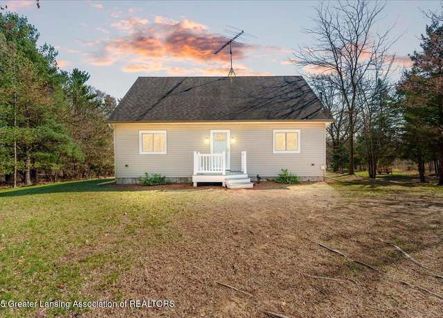 Property at 3095 W Island Rd, St. Johns, MI 48879, 3 beds, 2.5 baths