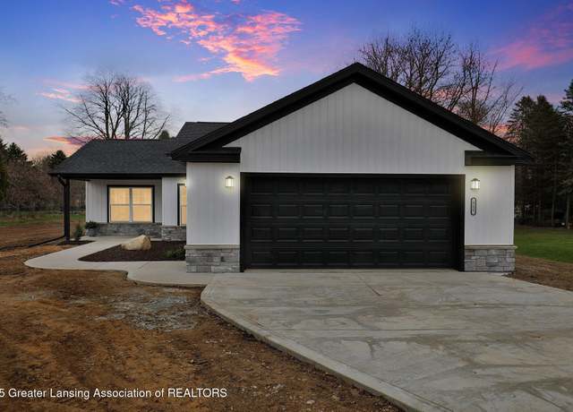 Property at 922 High St, Charlotte, MI 48813, 3 beds, 2 baths