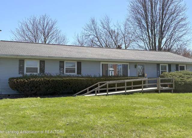Property at 2122 E Vermontville Hwy, Charlotte, MI 48813, 3 beds, 1.5 baths