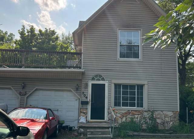 Property at 304 S Oak St, Owosso, MI 48867, 3 beds, 2 baths