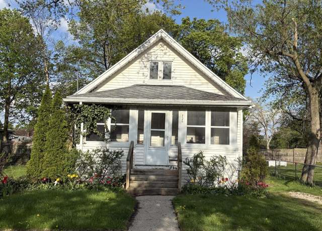 Property at 726 Mahlon St, Lansing, MI 48906, 2 beds, 1 bath