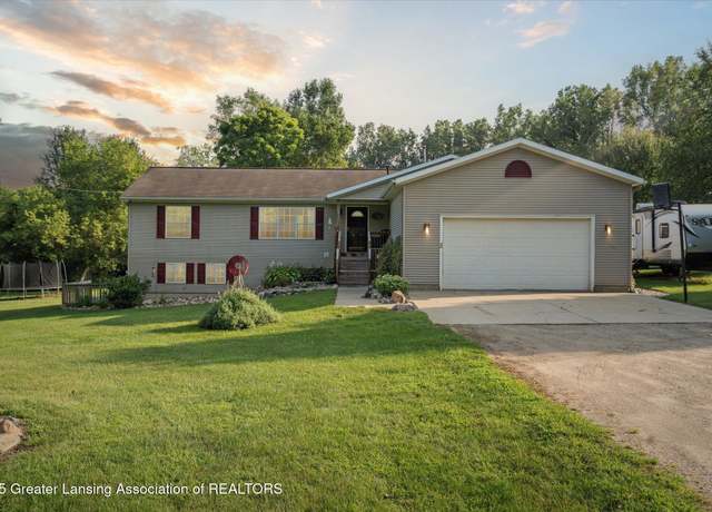 Property at 6932 E Nye Hwy, Eaton Rapids, MI 48827, 4 beds, 3 baths