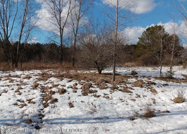 Property at 8 Bennington Grns, Owosso, MI 48867
