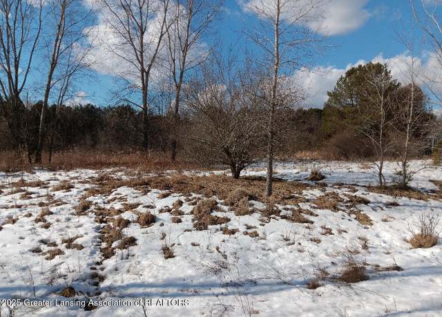 Property at 38 Bennington Grns, Owosso, MI 48867