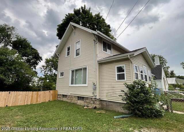 Property at 911 Dakin St, Lansing, MI 48912, 3 beds, 1.5 baths
