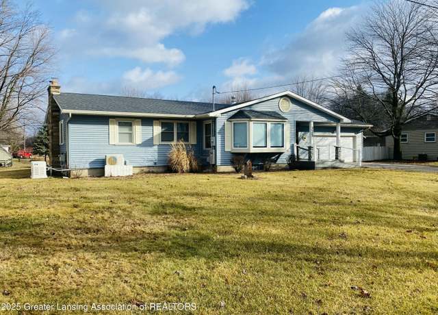 Property at 725 Nietling St, Chesaning, MI 48616, 3 beds, 2 baths