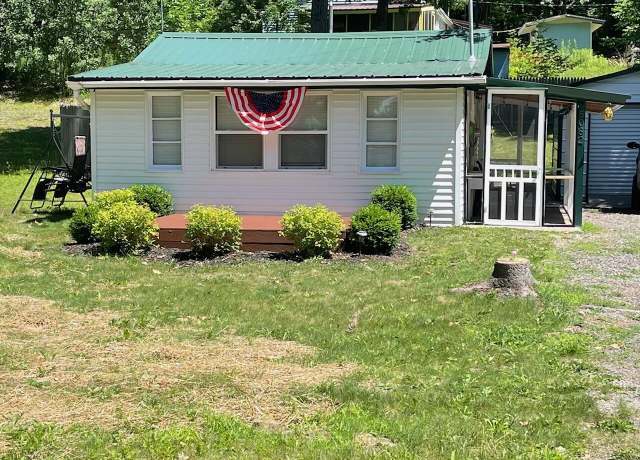 Property at 5082 Parklane Dr, Harrison, MI 48625, 3 beds, 1 bath