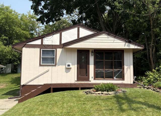 Property at 1524 Roseneath Ave, Lansing, MI 48915, 2 beds, 1.5 baths