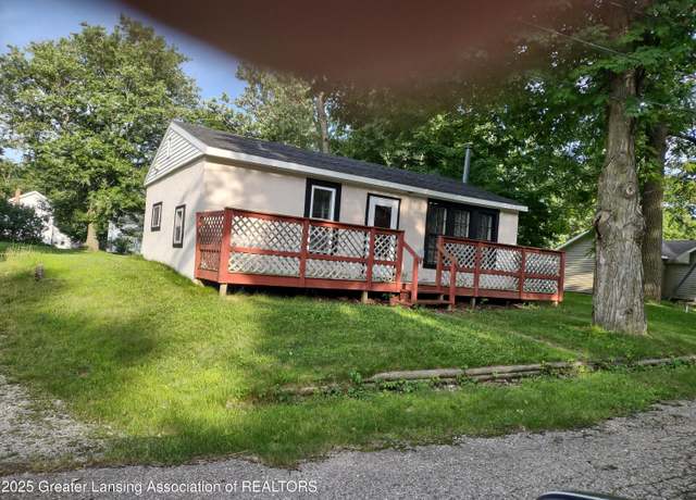 Property at 518 Clark St, Eaton Rapids, MI 48827, 1 bed, 1 bath