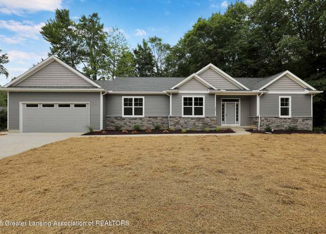 Property at 3427 W Broadmoor Dr, Lansing, MI 48906, 3 beds, 2.5 baths