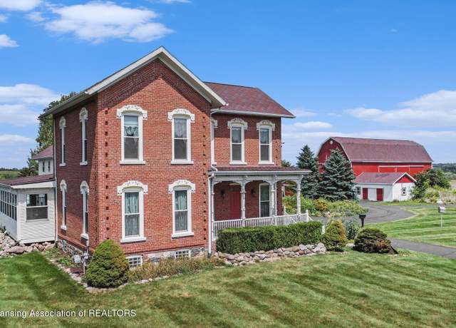 Property at 2555 E Vermontville Hwy, Charlotte, MI 48813, 4 beds, 3.5 baths