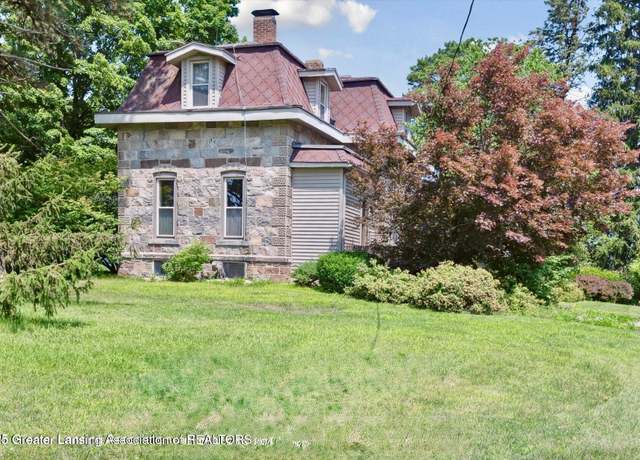 Property at 388 W Grand Ledge Hwy, Grand Ledge, MI 48837, 5 beds, 2 baths