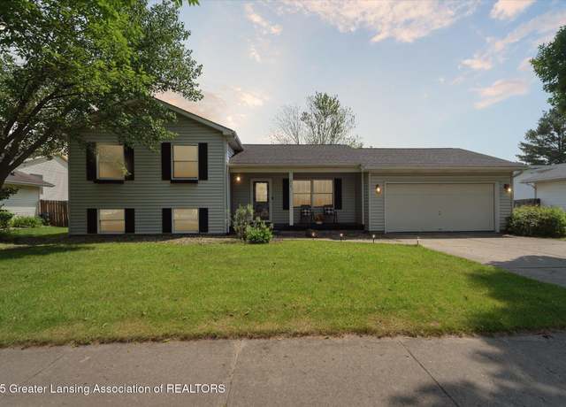Property at 201 W Oak St, St. Johns, MI 48879, 4 beds, 1.5 baths