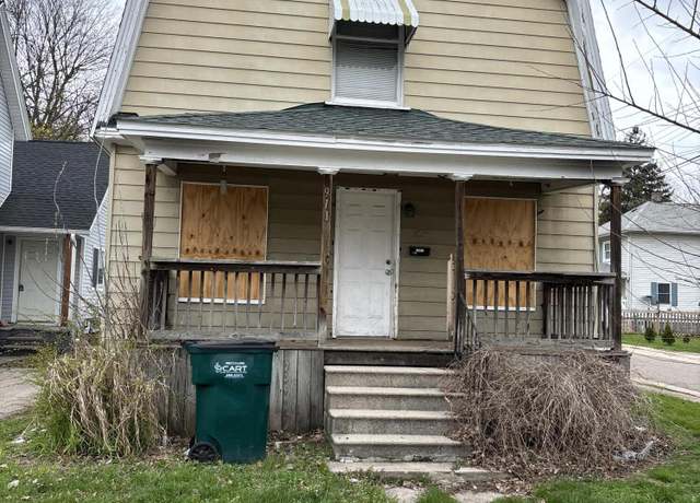 Property at 911 N Pine St, Lansing, MI 48906, 3 beds, 1 bath