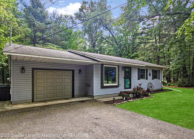 Property at 306 Acre Ct, Roscommon, MI 48653, 3 beds, 1 bath