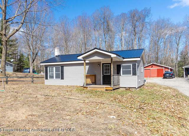 Property at 412 N Scott Dr, Farwell, MI 48622, 2 beds, 1 bath