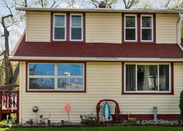 Property at 1717 W Jolly Rd, Lansing, MI 48910, 3 beds, 2 baths