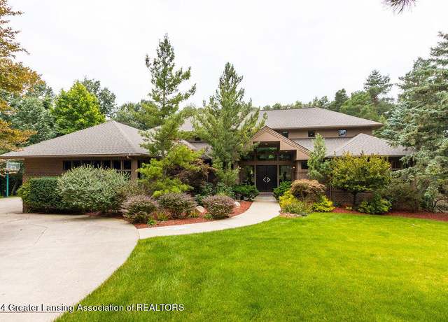 Property at 6403 Woodcliffe Ln, East Lansing, MI 48823, 4 beds, 5.5 baths
