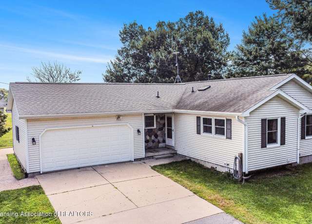 Property at 220 N Chester Rd, Charlotte, MI 48813, 4 beds, 2.5 baths