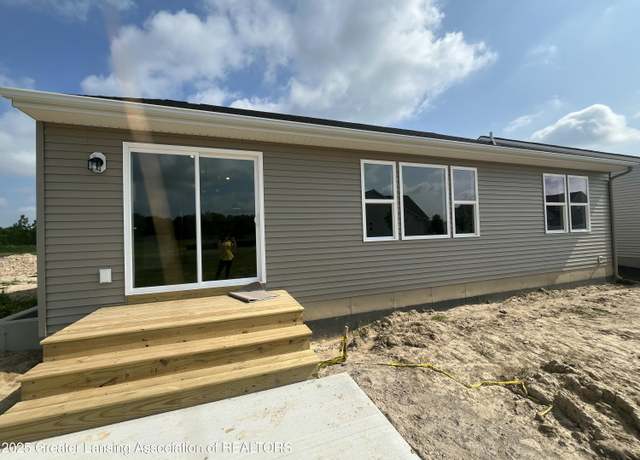 Property at 6686 Castleton Dr, Grand Ledge, MI 48837, 3 beds, 2 baths