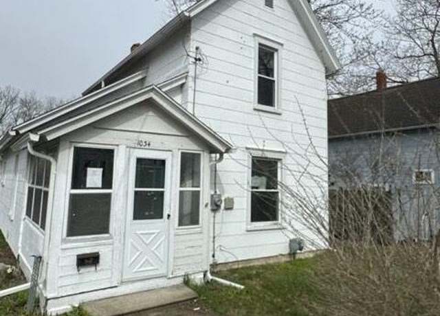 Property at 1034 Walker St, Jackson, MI 49202, 3 beds, 1 bath