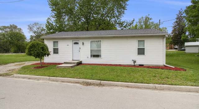Photo of 224 S Laing St, Laingsburg, MI 48848