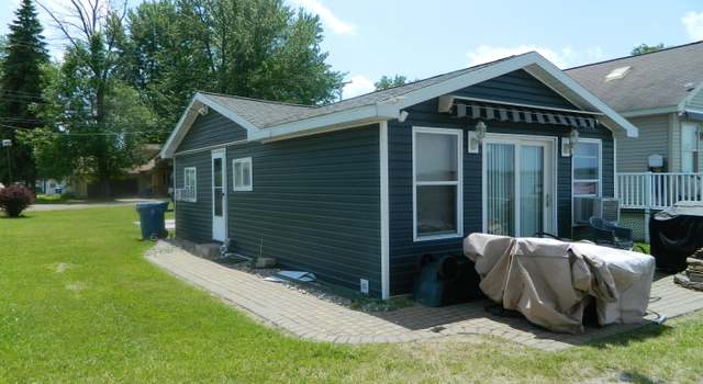 Photo of 303 Sunshine Aly, Houghton Lake, MI 48629