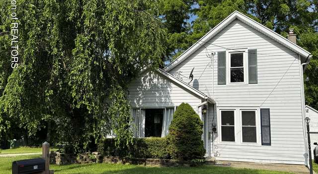 Photo of 715 Forest St, Charlotte, MI 48813