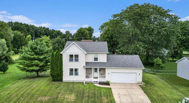 Photo of 405 N Iris Ln, Laingsburg, MI 48848