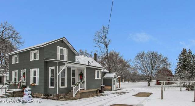 Photo of 605 S Maple Ave, Maple Rapids, MI 48853