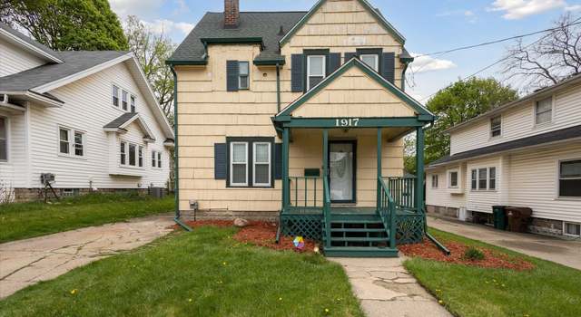 Photo of 1917 Roberts Ln, Lansing, MI 48910