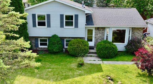 Photo of 107 N Donegal St, Eaton Rapids, MI 48827