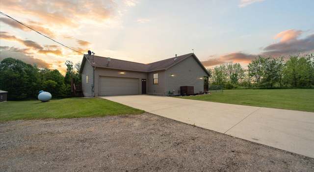 Photo of 5969 Hillcrest Dr, Eaton Rapids, MI 48827