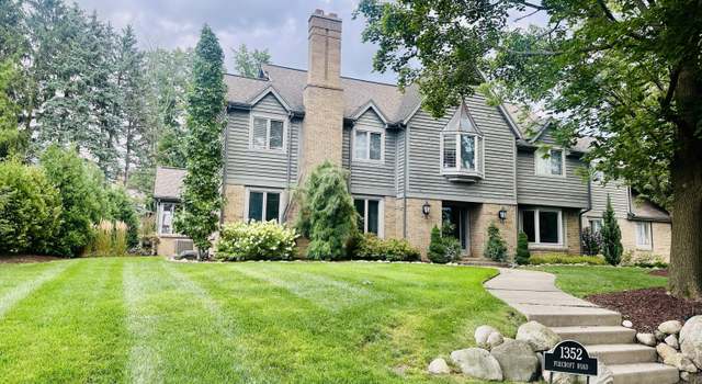 Photo of 1352 Foxcroft Rd, East Lansing, MI 48823