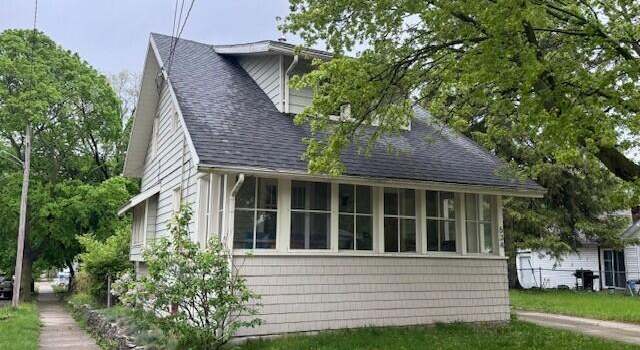 Photo of 534 S Fairview Ave, Lansing, MI 48912