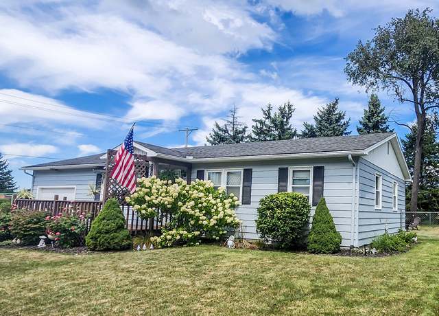 Property at 631 Oakland Ave, Bellefontaine, OH 43311, 3 beds, 1.5 baths