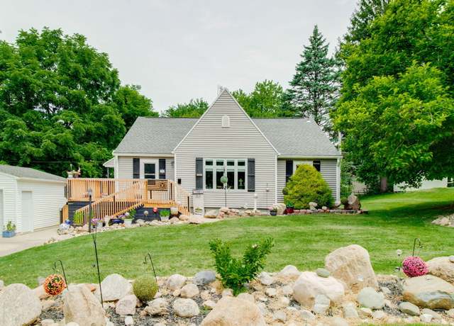 Property at 313 Irving Ave, Bellefontaine, OH 43311, 3 beds, 2.5 baths