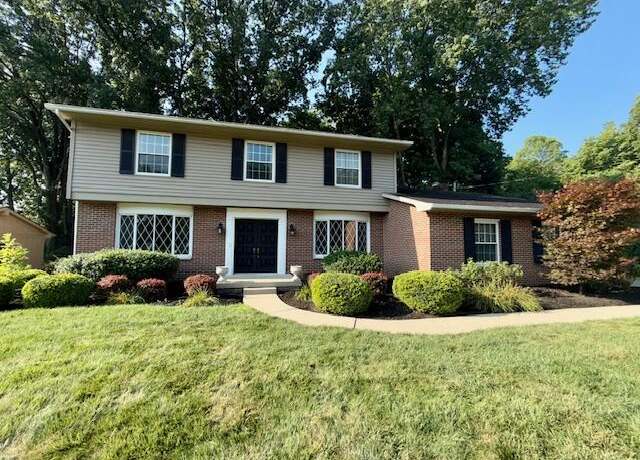 Property at 1207 Maplewood Dr, Piqua, OH 45356, 3 beds, 2.5 baths