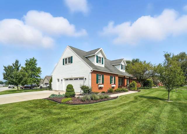 Property at 701 Warren Dr, Wapakoneta, OH 45895, 3 beds, 2 baths
