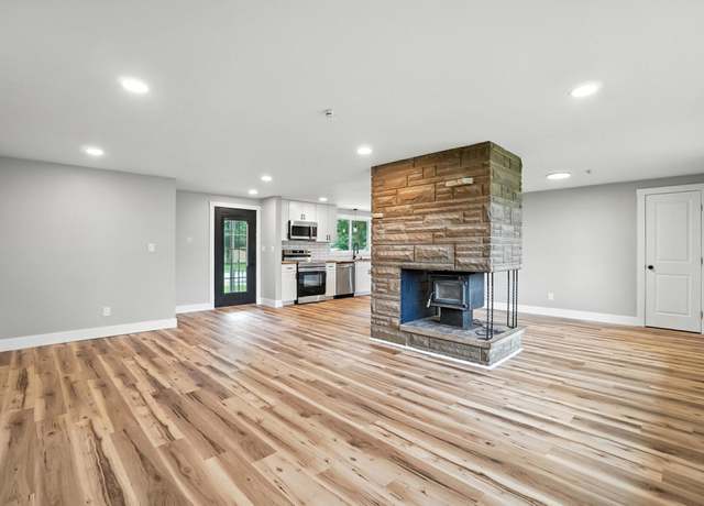 Property at 1709 Thomas Dr, Springfield, OH 45503, 3 beds, 1.5 baths