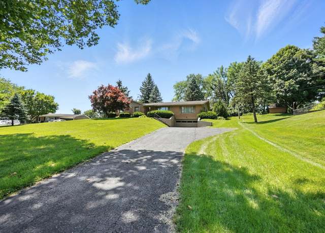 Property at 2731 Cottonwood Dr, Springfield, OH 45504, 4 beds, 2 baths