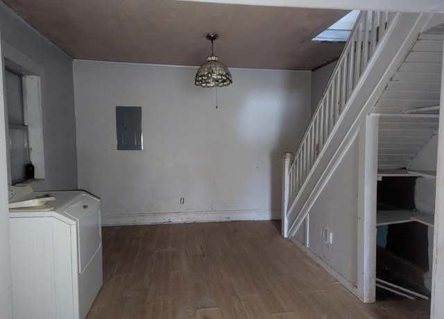 Property at 970 Hillcrest Ave, Springfield, OH 45504, 3 beds, 1 bath