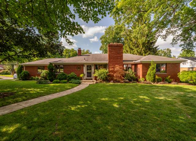 Property at 27 Castle Dr, Kettering, OH 45429, 3 beds, 2.5 baths