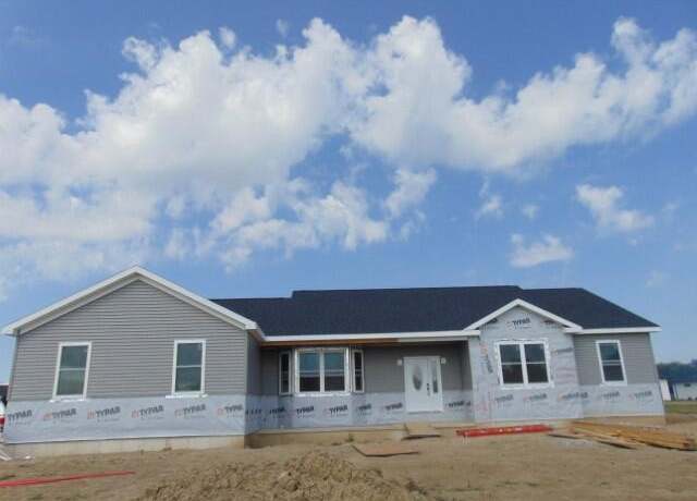 Property at 1218 Brittany Dr, Celina, OH 45822, 3 beds, 2 baths