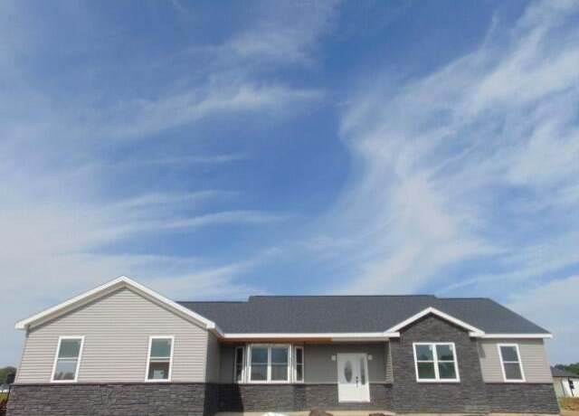 Property at 1218 Brittany Dr, Celina, OH 45822, 3 beds, 2 baths
